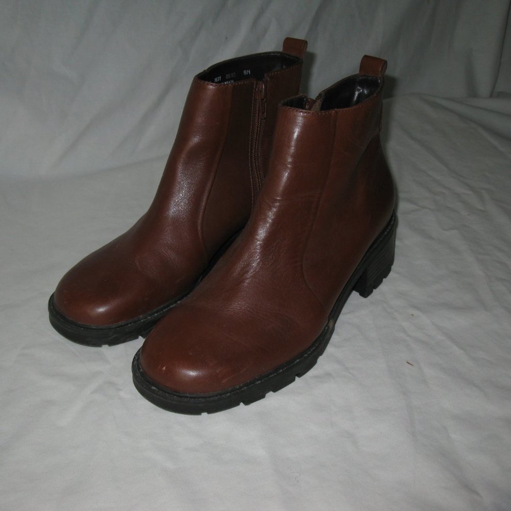 Bass shoes size 9 M